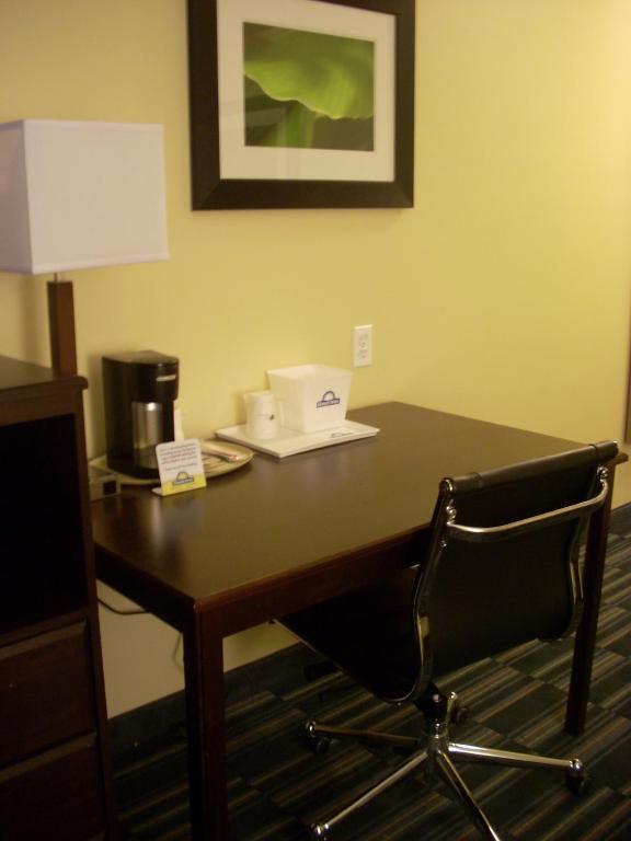 Days Inn & Suites By Wyndham Ozone Park/Jfk Airport New York Dış mekan fotoğraf