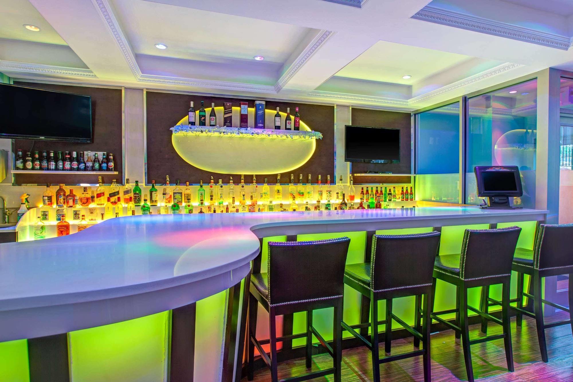 Days Inn & Suites By Wyndham Ozone Park/Jfk Airport New York Dış mekan fotoğraf