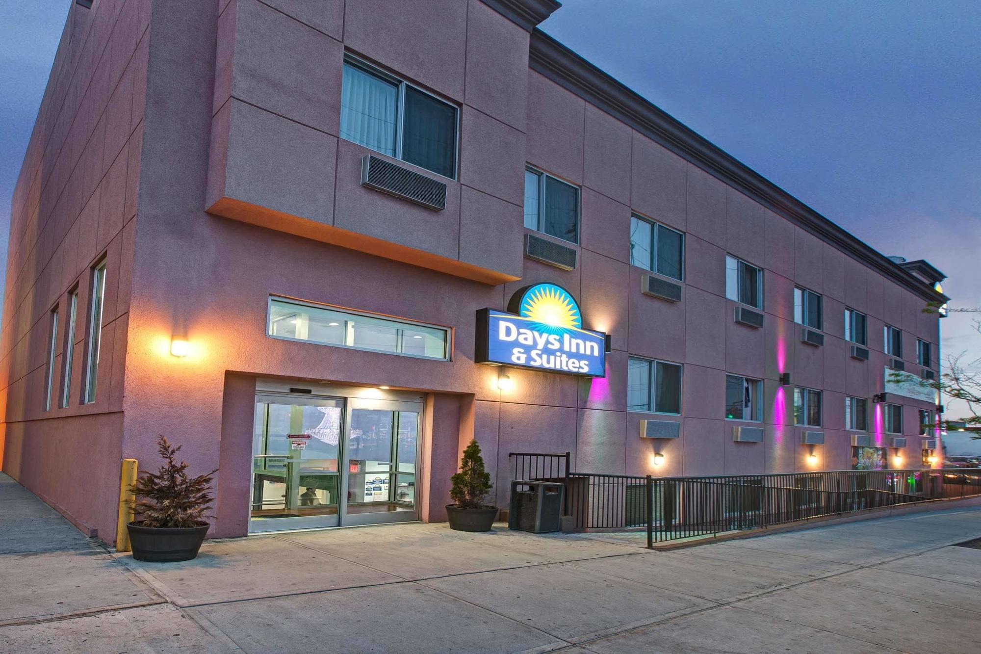 Days Inn & Suites By Wyndham Ozone Park/Jfk Airport New York Dış mekan fotoğraf